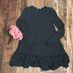 Charcoal gray ruffle hem long sleeve tee